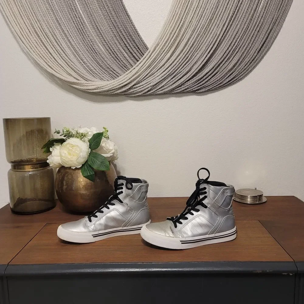 Supra Muska 001 Silver High Top Skate Shoe Sz 4